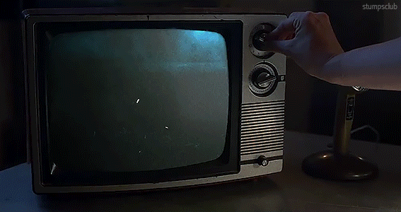 Макс выключай экраны. Старый телевизор. Старый телевизор gif. Телевизор выключенный. Включение телевизора gif.