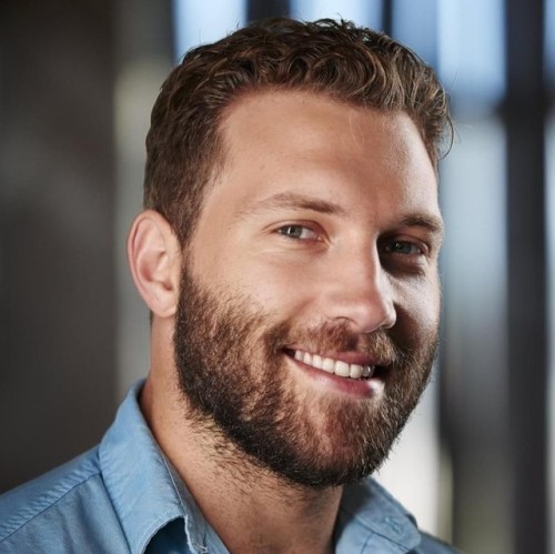 itsalekz:Jai Courtney in “Packed to the Rafters”