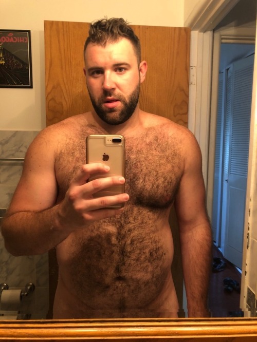 midwesthairmusclebear:Wake up Naked insta: ste3evn