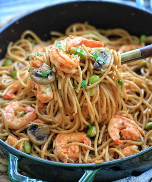 everybody-loves-to-eat:Garlic Noodles with Shrimp and...