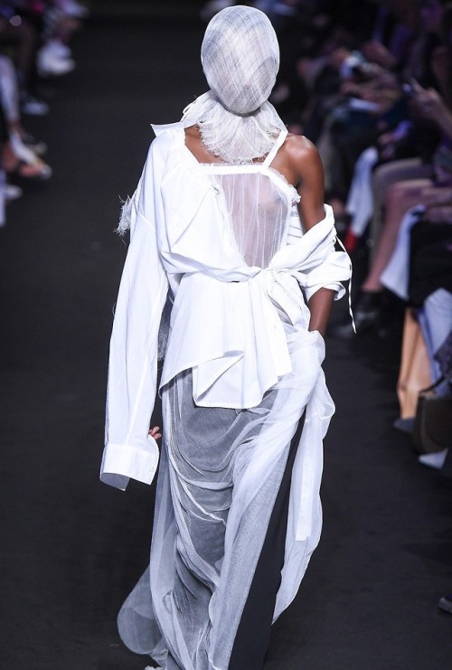 nicole atieno ann demeulemeester ss19 runway pfw