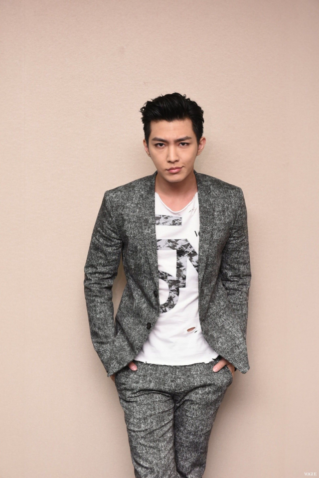 :: DEARAARONYAN :: Your #1 source for everything Aaron Yan