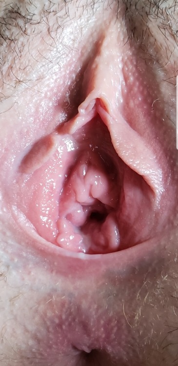 electroniccolorzombie:Wife’s little gaping pussy.