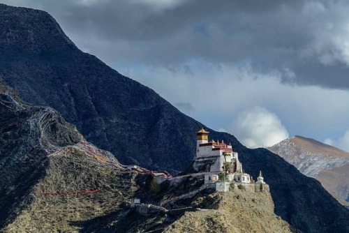 storiesofhimalayas:The late afternoon sun illuminates the...