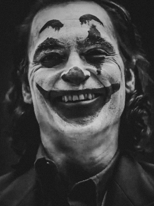 entediadoateamorte:Joaquin Phoenix as Arthur Fleck aka Joker.