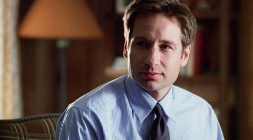 foxywithsculls:jkssjjj I can’t handle the way mulder looks at...