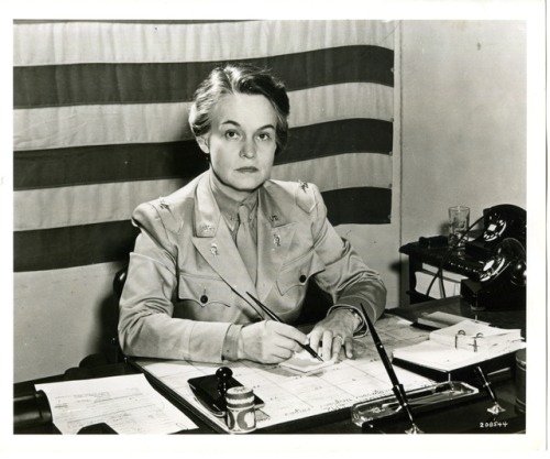 “Colonel Oveta Culp Hobby, First Director, Women’s Army Auxiliary Corps, seated at desk.” (1942) Rice University: http://hdl.handle.net/1911/78559.
Oveta Culp HobbyEarly Interest in the Law
Oveta Culp Hobby grew up in the world of law and politics....