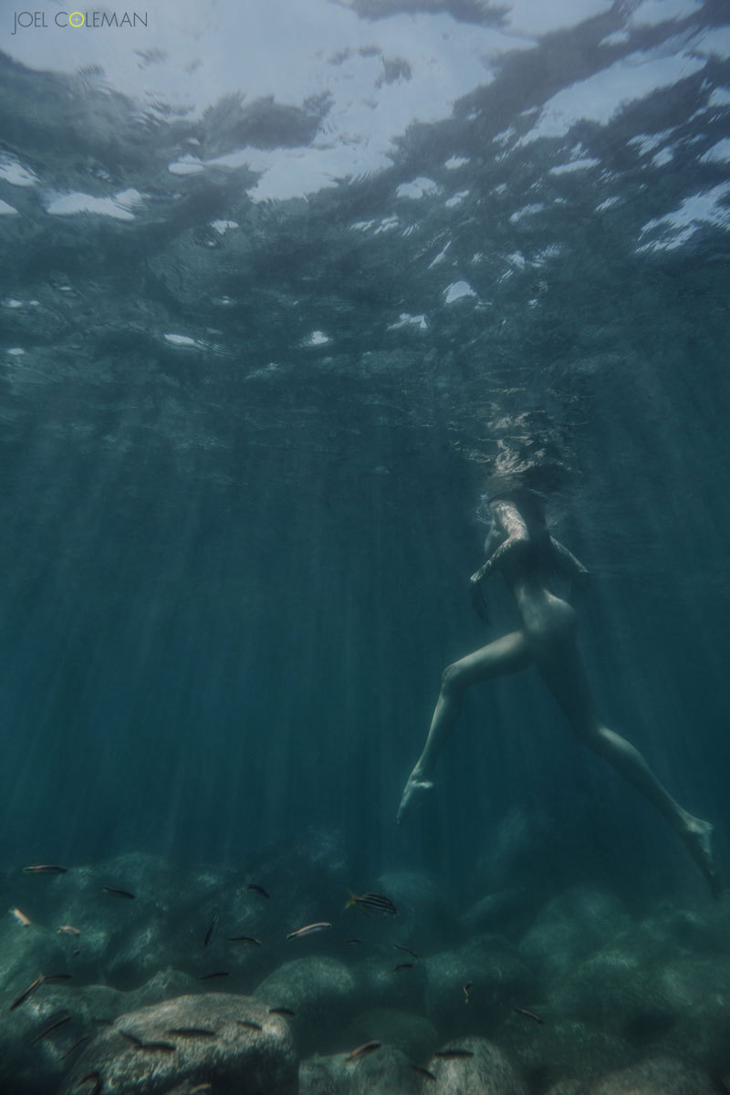 The girls end up splashing sexy bikini desktop themes