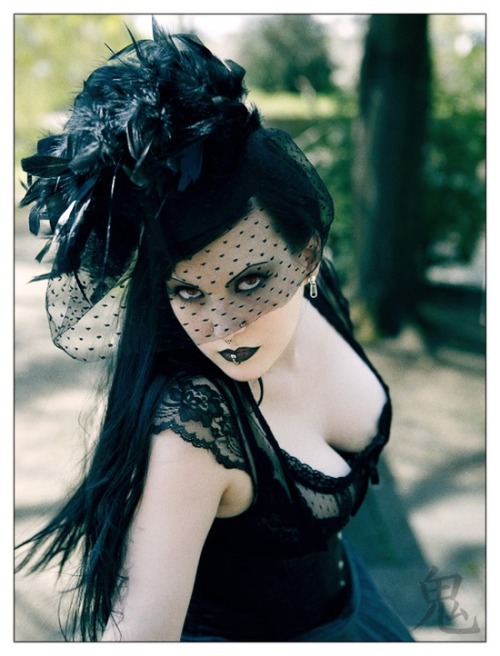 9vil-passions:Evil PassionFetish Goth TwitterSo pretty