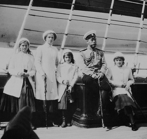 delicateflowers-of-the-past:Emperor Nicholas II and his five...