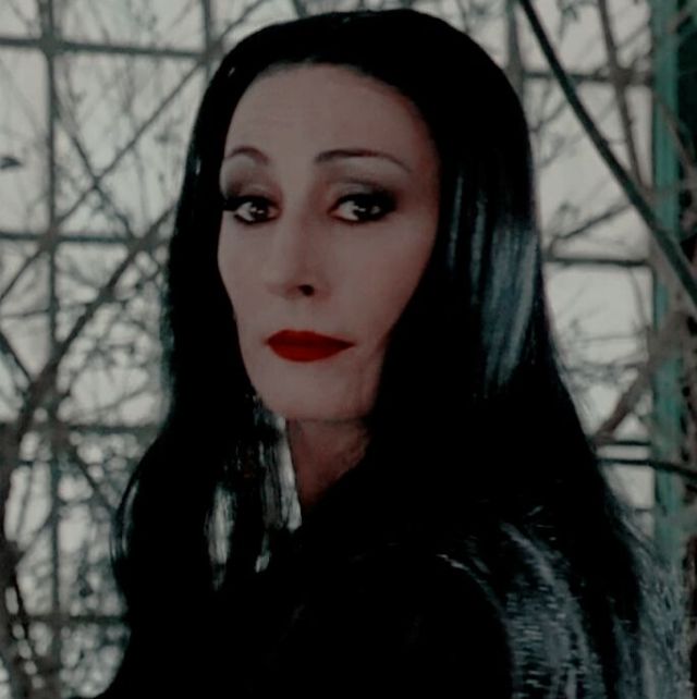 morticia addams icons on Tumblr