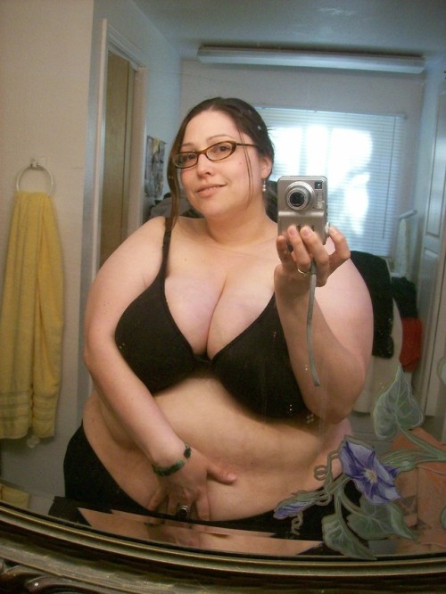 fat-ideal-hookers:Hot chubby teenReal name: MichelleImages:...