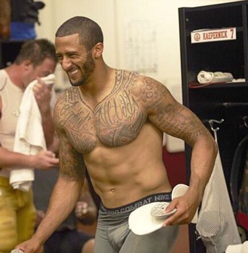 lamarworld1:Colin Kaepernick bulge & booty