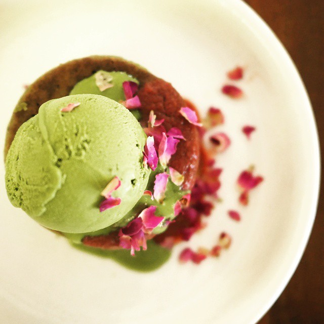 Time for #bakingwithbae Matcha ice cream cake: http://snip.ly/kgifc