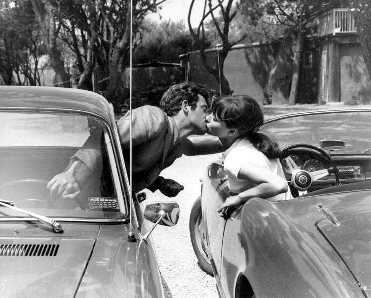 moi-la-rageuse:
“ Bon Baiser #1
Anna Karina & Jean-Paul Belmondo, 1965
”