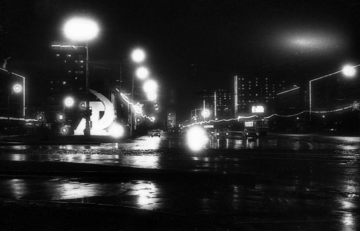 Preobrazhenskaya square in Moscow, 7 November 1985. Photo by A. Ladei.