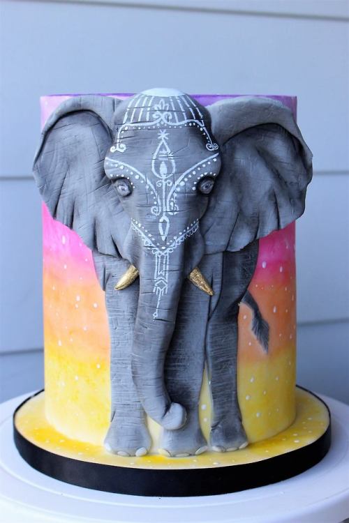 swankydesserts:Elephant cake for a friend’s birthday, that...