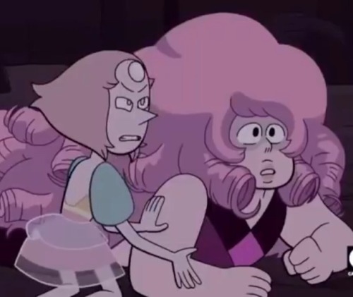 awkwardphotosofpearl:Very awkward. Very gay.