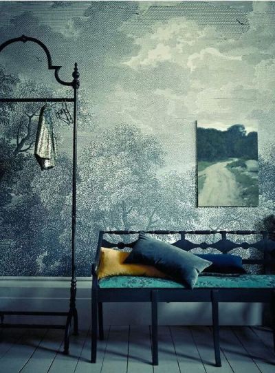 Painted walls, wall murals and wall papers