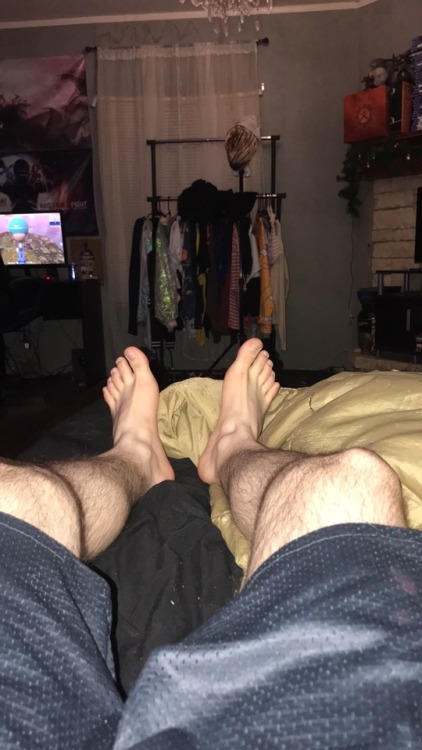 astupidslut:since people keep asking to see my feet...