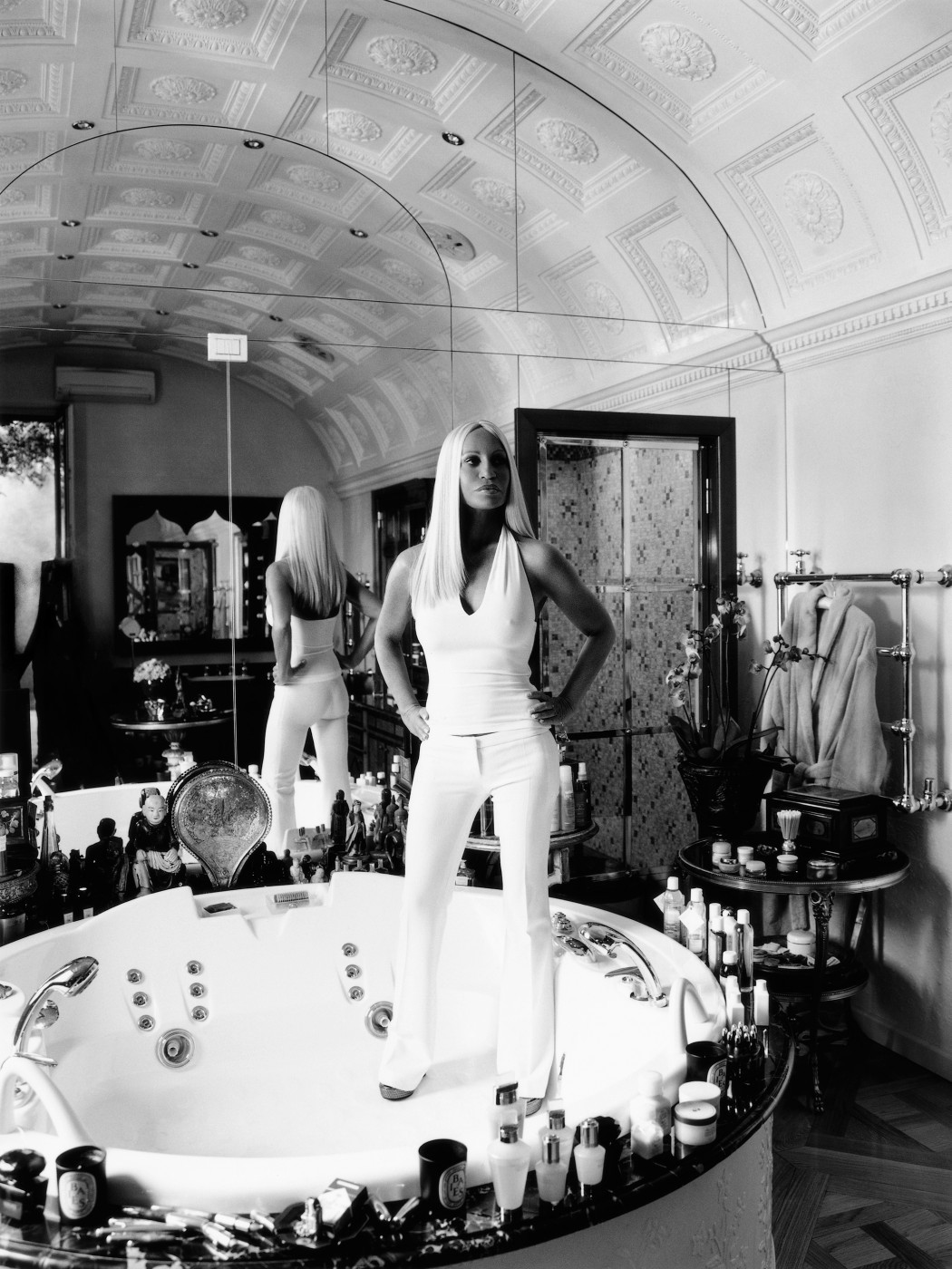 ohyeahpop:
“Donatella Versace by Mario Testino
”