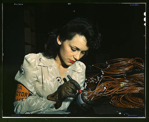 sweetappletea:
“ rouquinoux:
“ The real Bomb Girls in wartime in USA, in the 40’s.
”
HELL YEAH
”