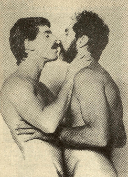 Pawgs retro gay tongue