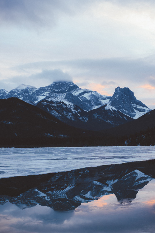 photo-wzrd:Misty mountain tops