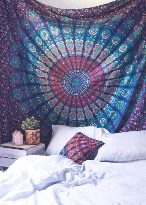 louisiana-prep:{ Huge Affordable Tapestry } -under $15!