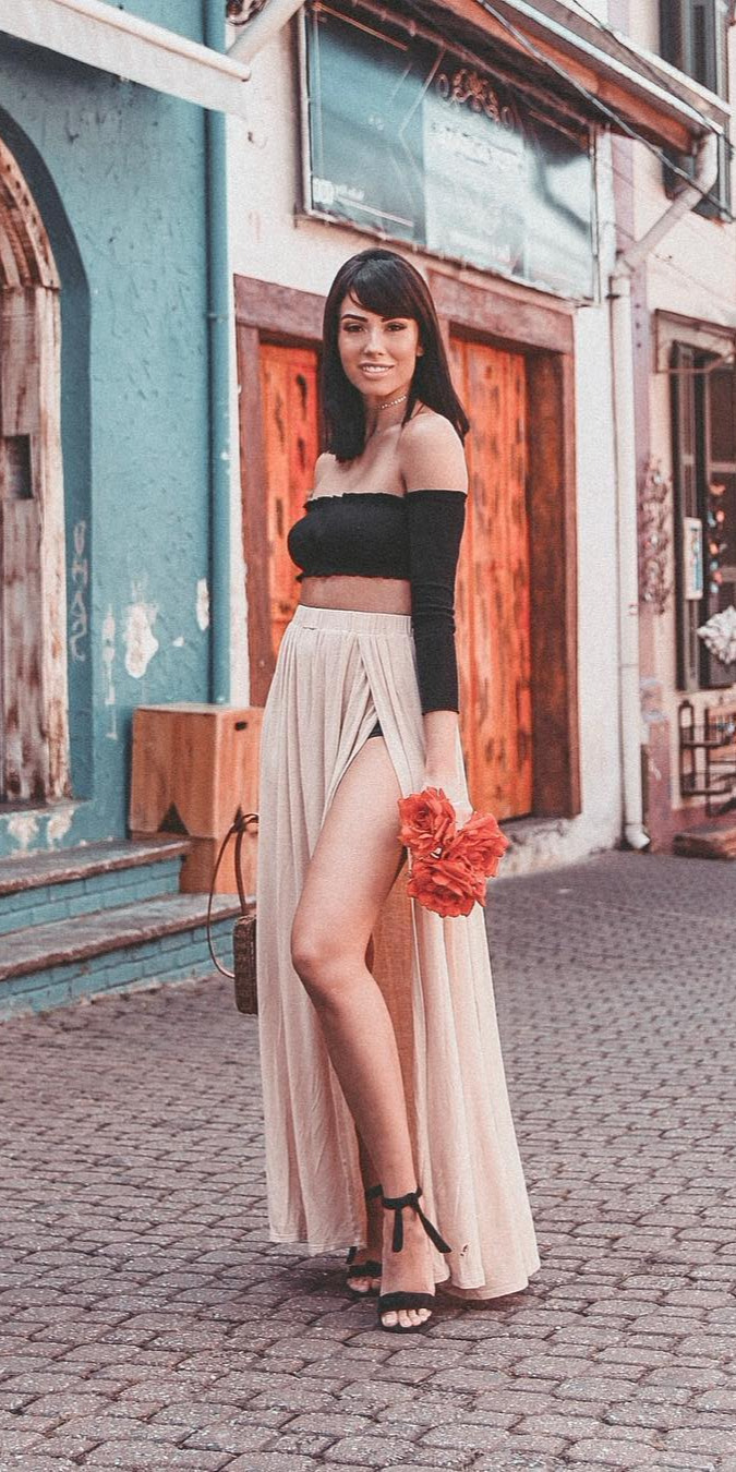 10+ Street Style Looks to Inspire You Now - #Fashion, #Girls, #Outfitoftheday, #Picture, #Streetwear Comment if you like long skirt and if you hate them! - Comente se vocgosta de saia longa e se vocncurte! , lookdathalita Obs: sai com cara de bolacha, nsei pq 