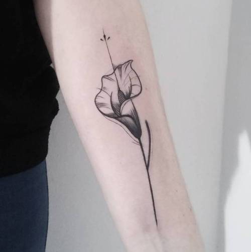 25 Realistic Lily Tattoo Designs for a Lifelike Touch