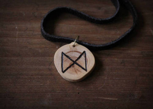 loitsucrafts:Wooden rune necklaces bearing the viking runes...