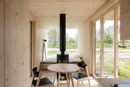 smallandtinyhomeideas:ARK SHELTER photos by sam de backerhat...