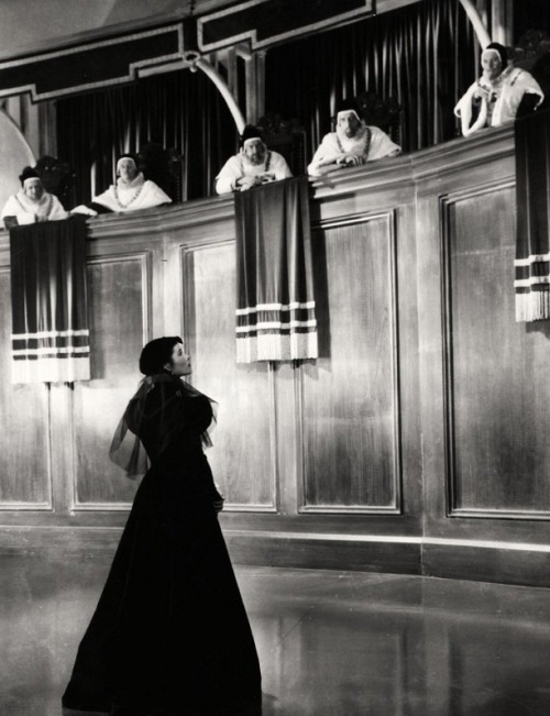 Katharine Hepburn in Mary of Scotland (1936, dir. John Ford)...