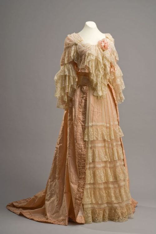 tea gown edwardian fashion 1900s 1900 jugendstil art nouveau fashion history costume history