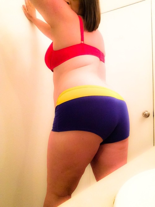 vanillaraisins:Wonder Woman selfies of the day 6/9LOVE!