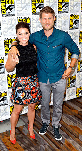 neitling marissa winkle travis van ship last actors attend tnt press international room comic con san diego during tls kara