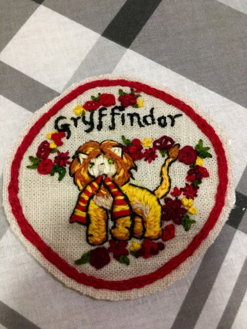 newfashionneedlework:Wanna celebrate your Hogwarts house with...