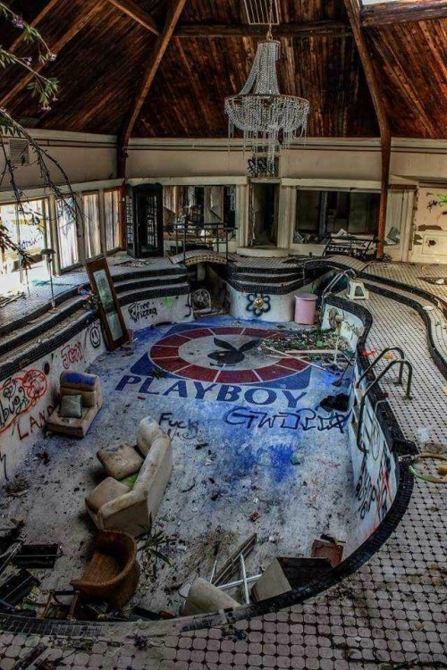 abandonedandurbex:Abandoned Swinger’s Tiki Palace overlooking...