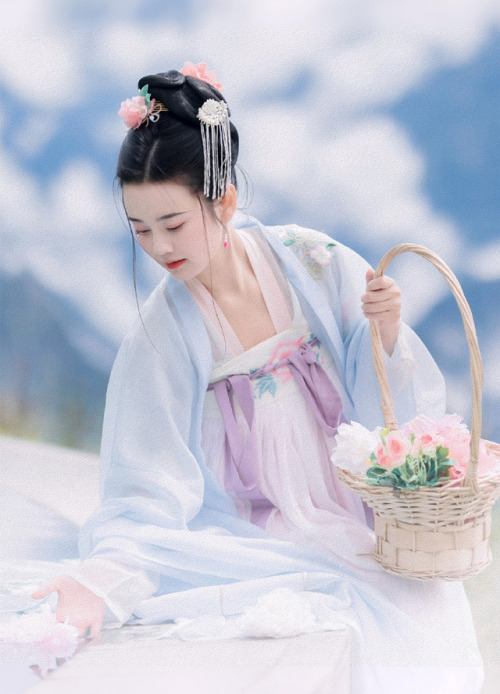 hanfugallery:Traditional Chinese hanfu by 二炫儿