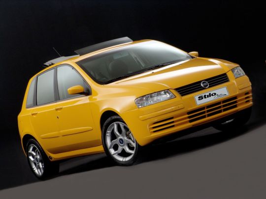 fiat stilo schumacher amarelo indianápolis de frente: três séries especiais desses carros homenagearem o piloto alemão, todas equipadas com teto solar sky window