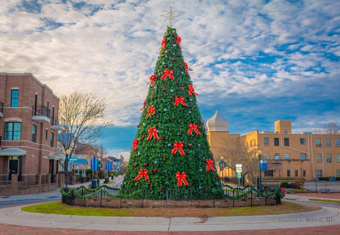 Vincent P. Wilson, MD — Christmas Day in downtown New Bern, North