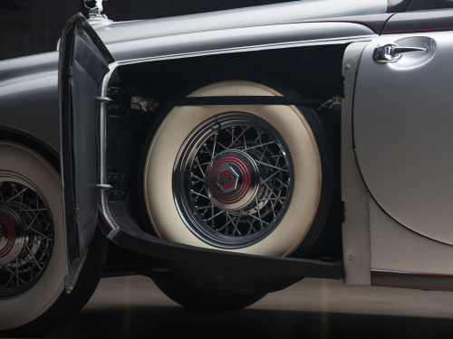 dieselpunkflimflam:anyskin:1933 Pierce-Arrow Silver...