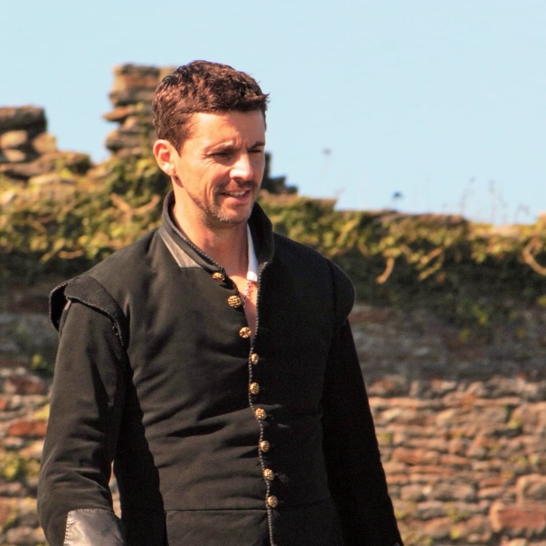 A Discovery of Witches France — New Matthew Goode /Clairmont /Roydon ...