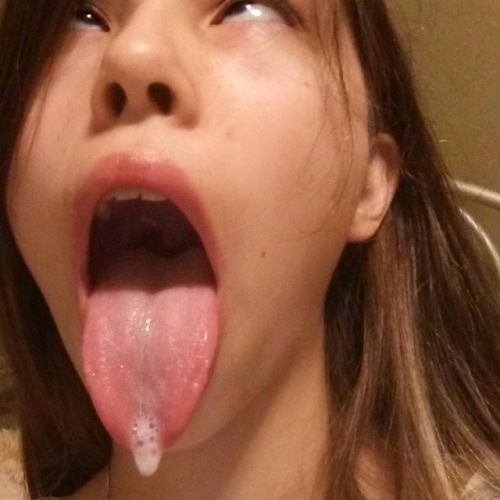 mouthwideopensluts:Asian drool