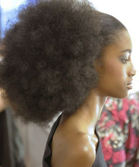 naturalhairqueens:This puff is so damn fleeky