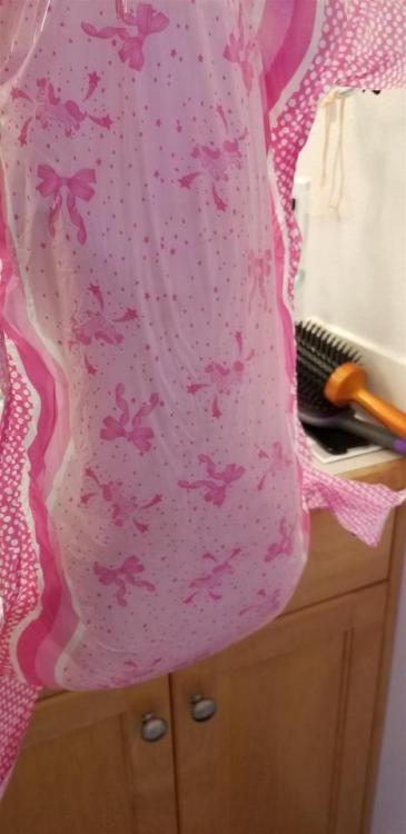 smellslikeawetdiaper:jen653:My very wet overnight diaper...