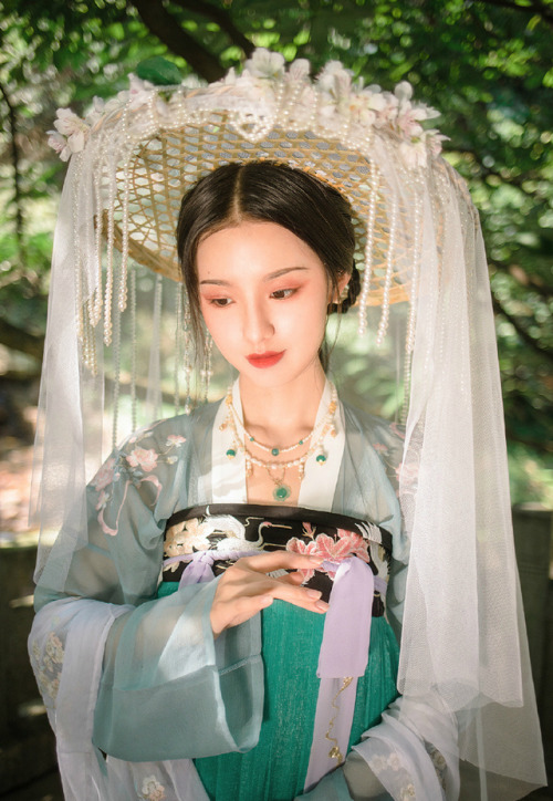 hanfugallery:Traditional Chinese hanfu by 燕语花事