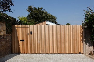 The Courtyard House / De Rosee Saph: Alex James