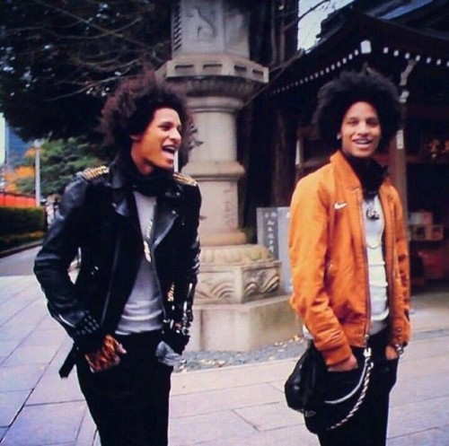 les twins on Tumblr
